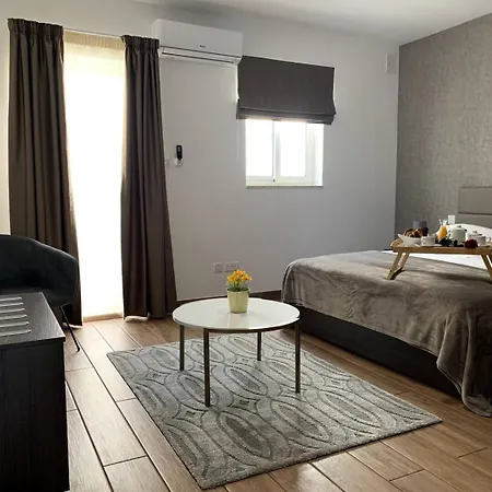 Lovely 1bed Seafront Spb - Flat 4 By Homely St. Paul's Bay