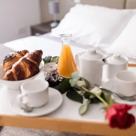 Lovely 1bed Seafront Spb - Flat 4 By Homely St. Paul's Bay