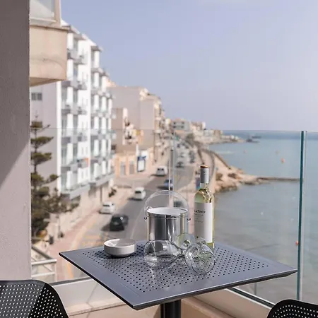 Lovely 1bed Seafront Spb - Flat 4 By Homely