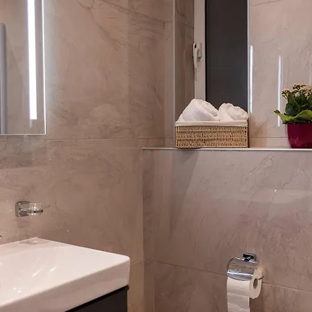 Lovely 1bed Seafront Spb - Flat 4 By Homely 세인트폴스베이