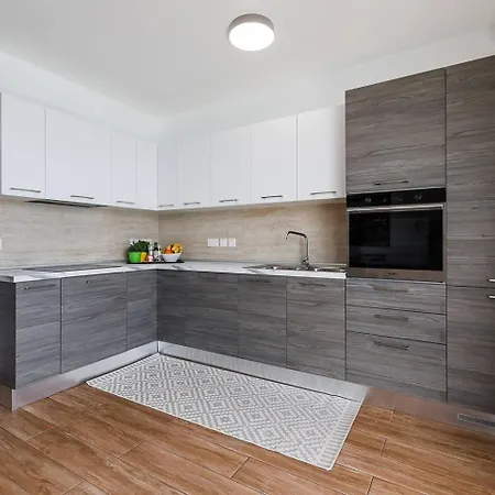 Lovely 1bed Seafront Spb - Flat 4 By Homely Apartment *