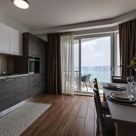 Lovely 1bed Seafront Spb - Flat 4 By Homely 아파트 세인트폴스베이