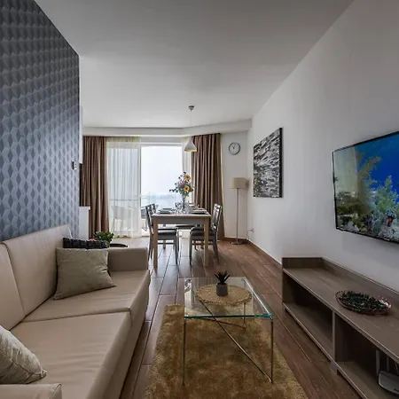 Lovely 1bed Seafront Spb - Flat 4 By Homely *