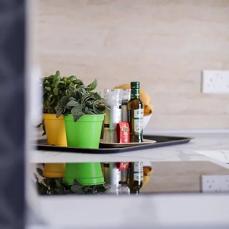 Lovely 1bed Seafront Spb - Flat 4 By Homely 세인트폴스베이