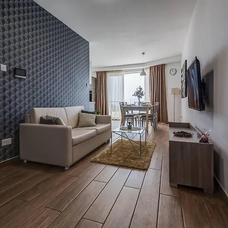 Lovely 1bed Seafront Spb - Flat 4 By Homely