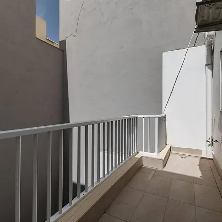 Lovely 1bed Seafront Spb - Flat 4 By Homely