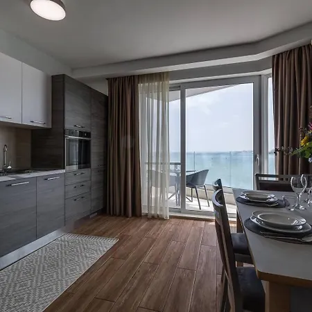 Apartman Lovely 1bed Seafront Spb - Flat 4 By Homely